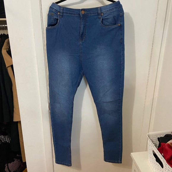 Prettylittlething Jeans - Picture 2 of 3